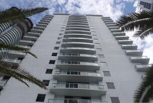 1050 Brickell Ave, Unit 1618 in Miami, FL - Building Photo