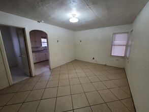 1017 W 14th Ln in Portales, NM - Building Photo - Building Photo