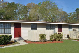 Stonewood Apartments in Jacksonville, FL - Building Photo - Building Photo