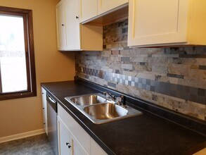10840 Rockford Road Unit 202, Unit 202 in Plymouth, MN - Building Photo - Building Photo