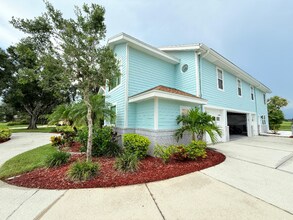 2929 Wilderness Blvd W in Parrish, FL - Building Photo - Building Photo