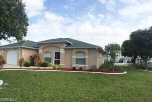 1013 SE 12th Terrace in Cape Coral, FL - Building Photo