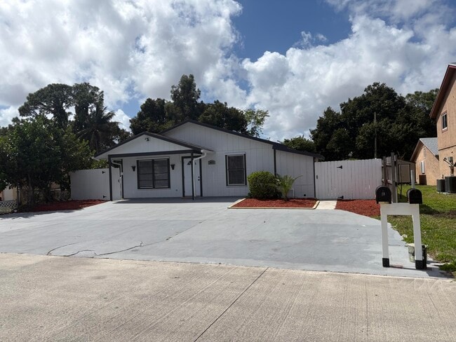 property at 3825 Patio Ct