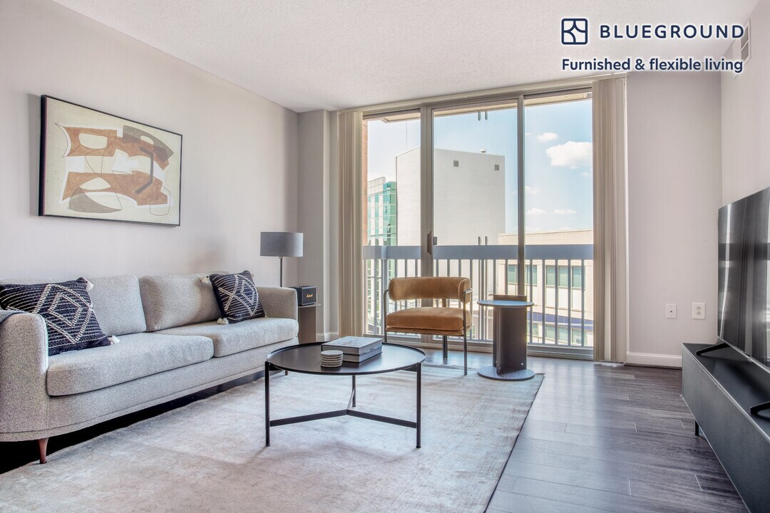 4835 Cordell Ave in Bethesda, MD - Building Photo