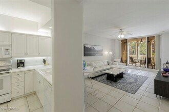 410 Bayfront Pl in Naples, FL - Building Photo - Building Photo