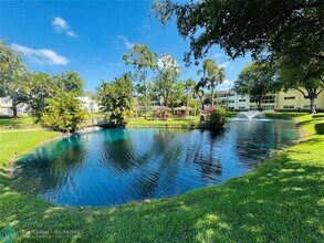 5131 W Oakland Park Blvd in Lauderdale Lakes, FL - Building Photo - Building Photo