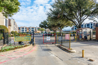 Cambridge Park Condominiums in Dallas, TX - Building Photo - Building Photo