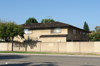 1260 S Sunburst Way in Anaheim, CA - Building Photo - Building Photo