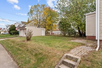 1001 Woodsdale Ave in Toledo, OH - Building Photo - Building Photo