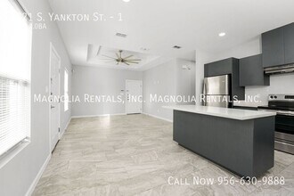 1221 S Yankton St in Palmhurst, TX - Building Photo - Building Photo