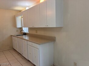3982 Manassas Ct in Ft. Myers, FL - Foto de edificio - Building Photo
