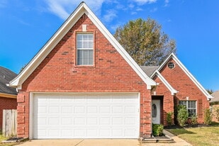8445 Clubview Dr in Olive Branch, MS - Building Photo