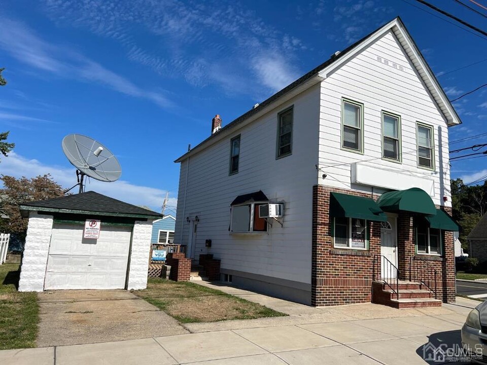147 S Pine Ave in South Amboy, NJ - Building Photo