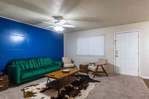 The Landing at Pinewood Park in Lubbock, TX - Building Photo