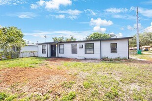 1942 N Betty Ln in Clearwater, FL - Building Photo