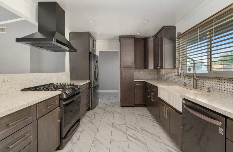 30884 Sherman Rd in Menifee, CA - Foto de edificio