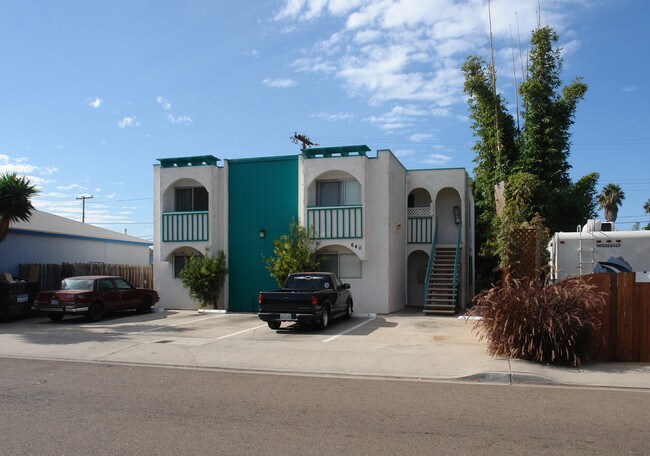 640 3rd St in Imperial Beach, CA - Foto de edificio - Building Photo