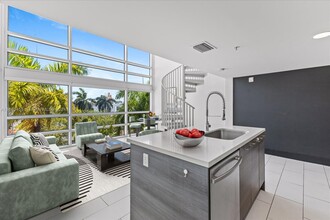 421 Meridian Ave, Unit # 19 in Miami Beach, FL - Building Photo - Building Photo