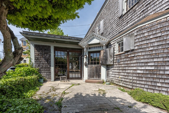 32 Green St in Newport, RI - Foto de edificio - Building Photo