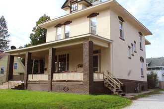 1326 E 9th St in Des Moines, IA - Foto de edificio - Building Photo