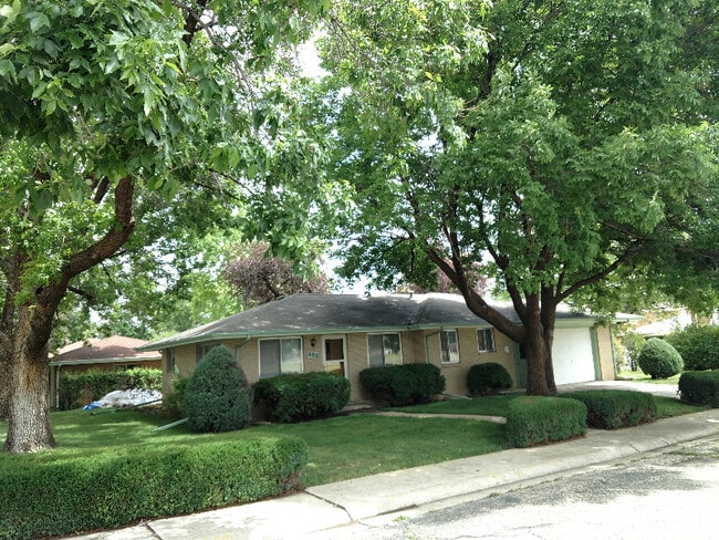 property at 800 N 10th St