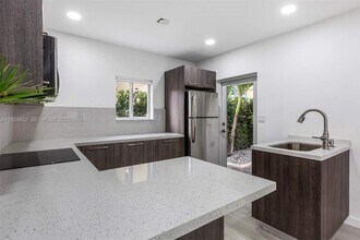623 NE 61st St in Miami, FL - Foto de edificio - Building Photo