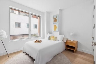 208 Delancey St in New York, NY - Building Photo - Building Photo