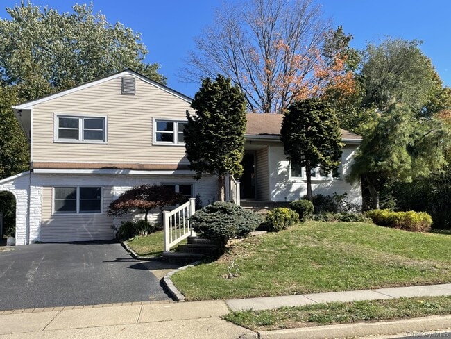 property at 7 Frederick Dr