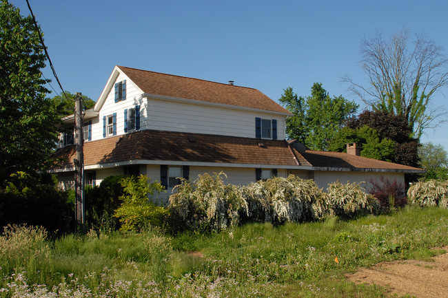 1929 Cramers Ln in Easton, PA - Building Photo - Building Photo