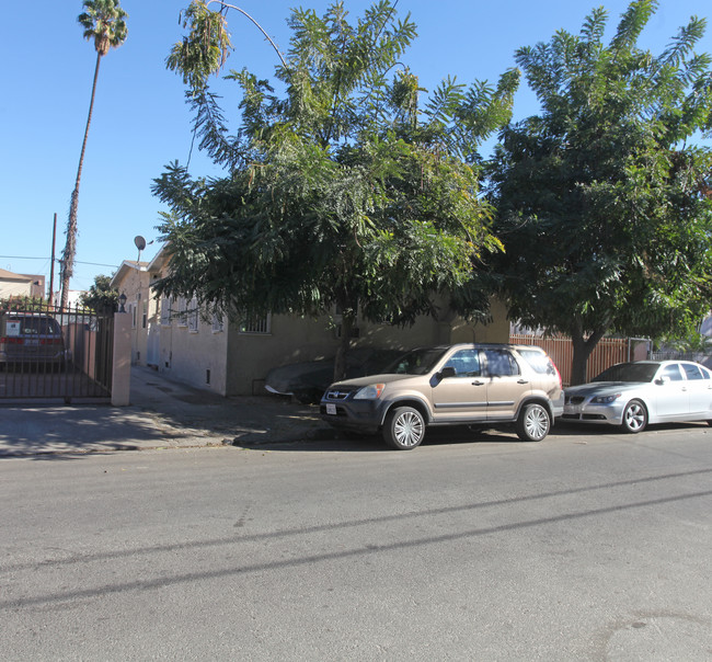 1130 Mariposa Ave in Los Angeles, CA - Building Photo - Building Photo