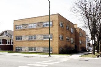 5601-5605 W Byron St in Chicago, IL - Foto de edificio - Building Photo