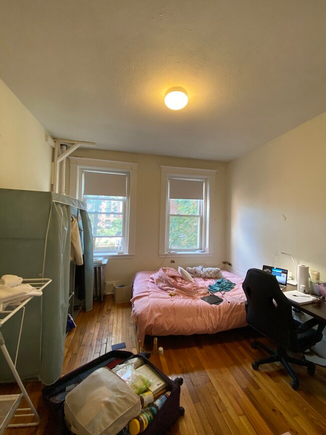 1334 Commonwealth Ave, Unit 10 in Boston, MA - Foto de edificio - Building Photo