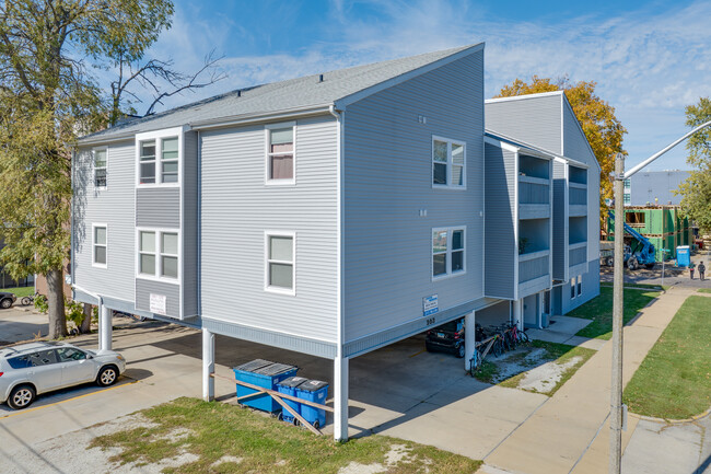 Pfeffer Apartments - Available August, 2025 in Champaign, IL - Building Photo - Building Photo