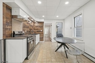 72 Houston St in Newark, NJ - Building Photo