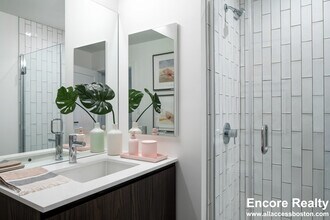 771 Beacon St in Boston, MA - Foto de edificio - Building Photo