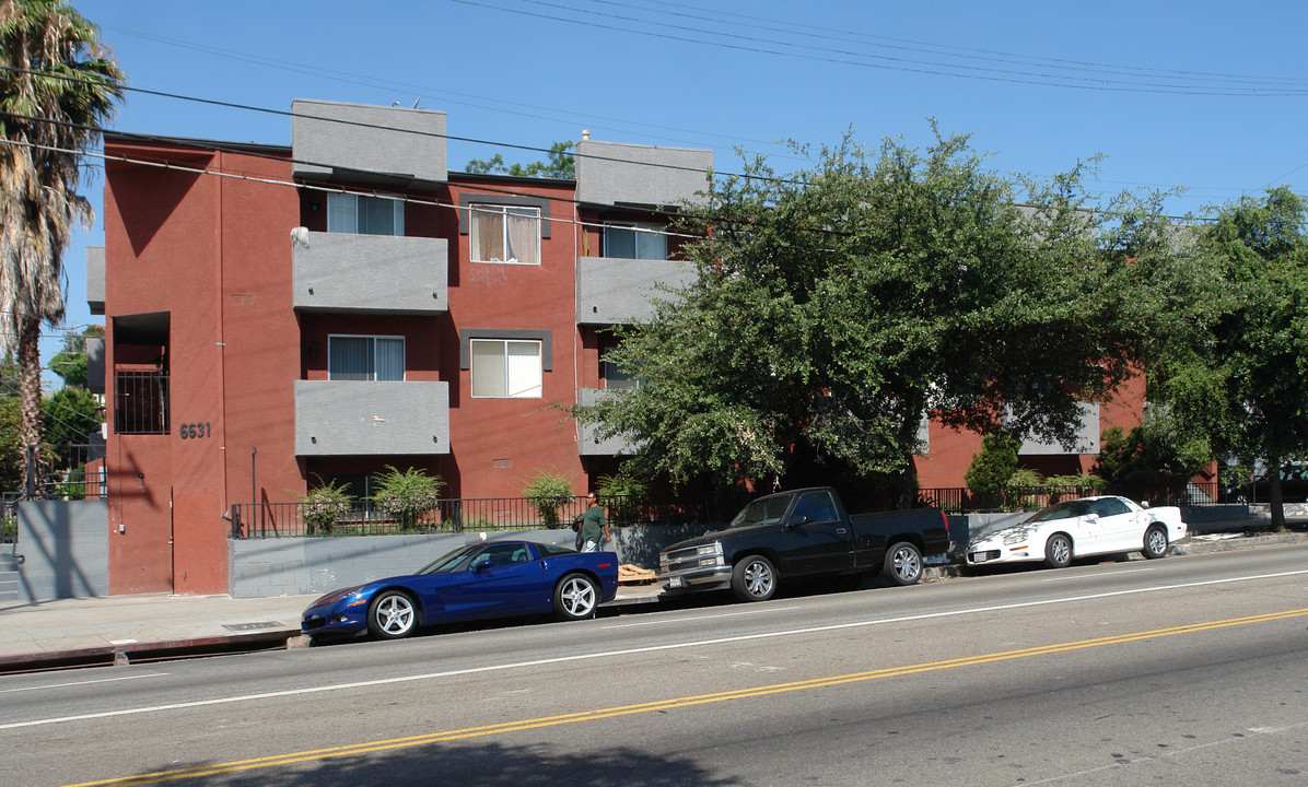 6631 N Figueroa St in Los Angeles, CA - Foto de edificio