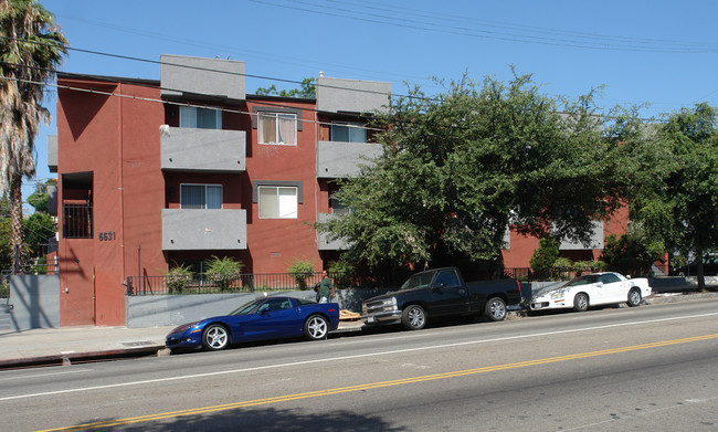 6631 N Figueroa St in Los Angeles, CA - Building Photo - Building Photo