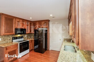 205 Crown Oaks Ct in Stockbridge, GA - Building Photo - Building Photo