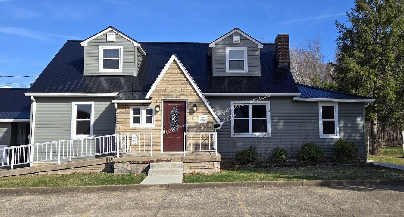 7 E Maitland Ln-Unit -A in New Castle, PA - Building Photo