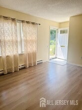 293D Sharon Way in Monroe Township, NJ - Foto de edificio - Building Photo
