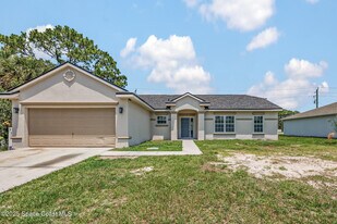 339 Wilton Ave SW in Palm Bay, FL - Building Photo