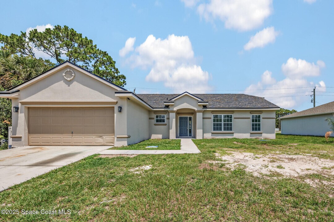 339 Wilton Ave SW in Palm Bay, FL - Building Photo