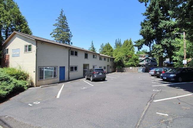 4232-4232 SE Cesar Estrada Chavez Blvd in Portland, OR - Building Photo - Building Photo