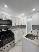 1015 S 17th Ave in Hollywood, FL - Foto de edificio - Building Photo