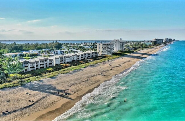 11000 S Ocean Dr, Unit 1-G in Jensen Beach, FL - Building Photo - Building Photo