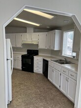 3253 W Hills Rd in Philomath, OR - Building Photo - Building Photo