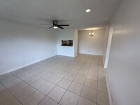 1045 Twin Lakes Dr in Coral Springs, FL - Building Photo - Building Photo