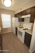 834 N Cherry in Mesa, AZ - Foto de edificio - Building Photo