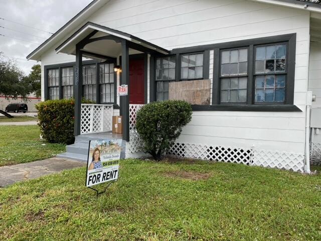 2310 Orange Ave in Fort Pierce, FL - Building Photo