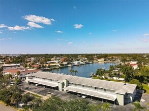 3717 46th Ave S, Unit 11 in St. Petersburg, FL - Foto de edificio - Building Photo